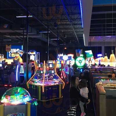 Dave & Buster's Auburn - King