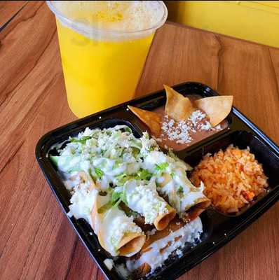 El Huarache De Dona Chela Restaurant