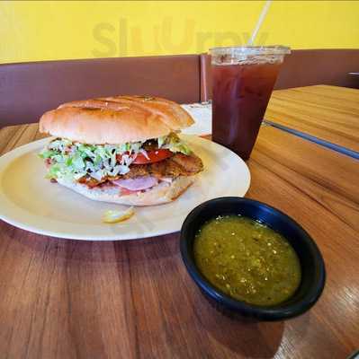 El Huarache De Dona Chela Restaurant