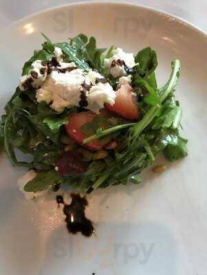 Oli's Fashion Cuisine & Bar