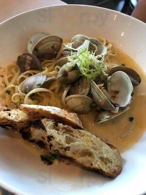 Oli's Fashion Cuisine & Bar