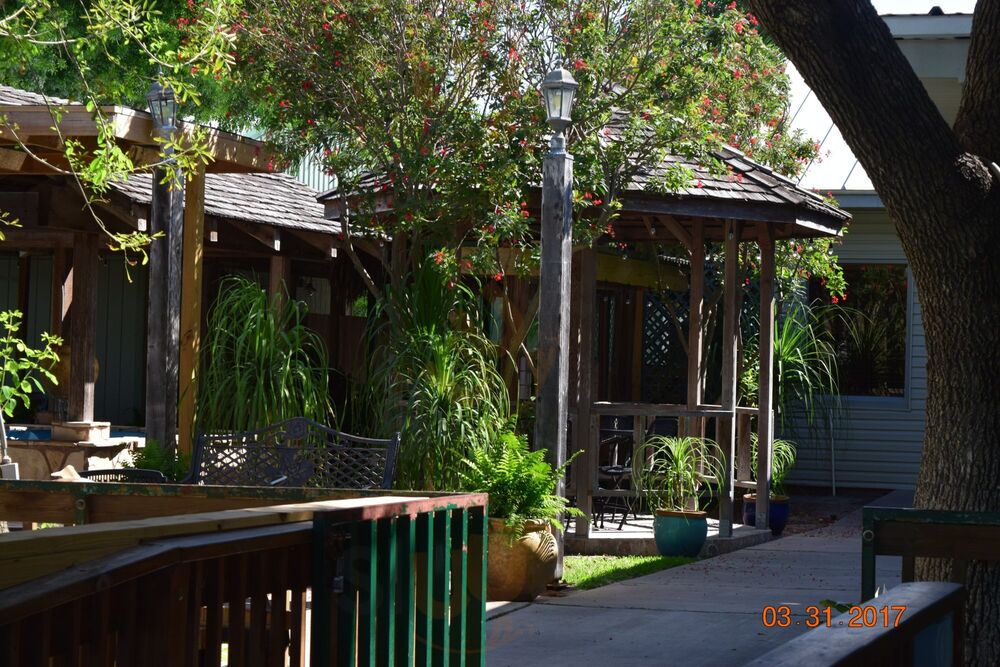 Riverside Club On The River