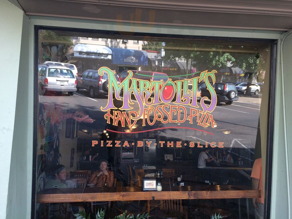 Martolli's Hand Tossed Pizza