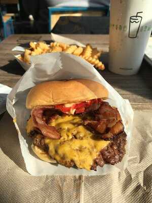 Shake Shack Kop - Outside Of Mall