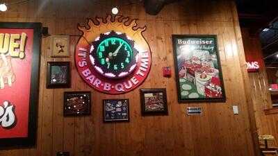 Famous Dave's Bar-b-que