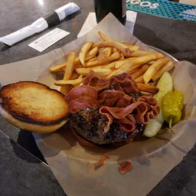 Bougey's Bar & Grill