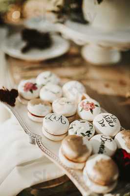 Johnson's Custom Cakes And More