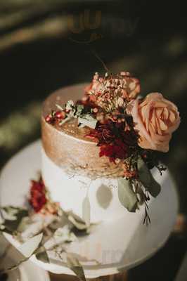 Johnson's Custom Cakes And More