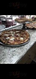 Mom And Pop's Pizza