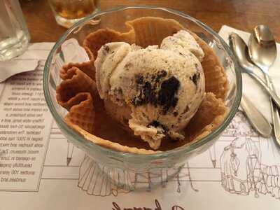 Zaharako's Ice Cream Parlor