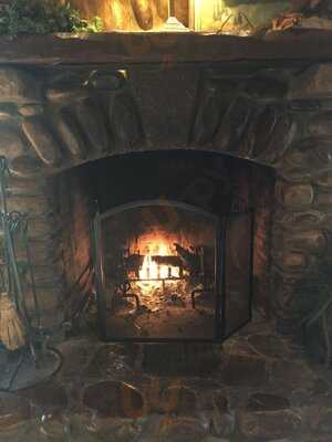 Sportsman's Grille And Lodge