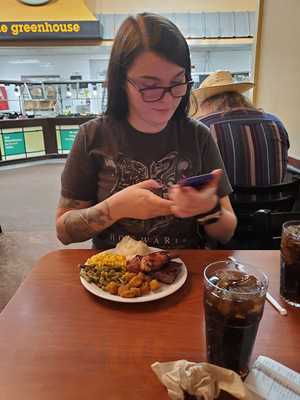 Golden Corral Buffet & Grill