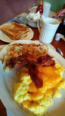 Lyla's Family Restaurant