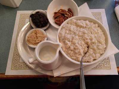 Lyla's Family Restaurant