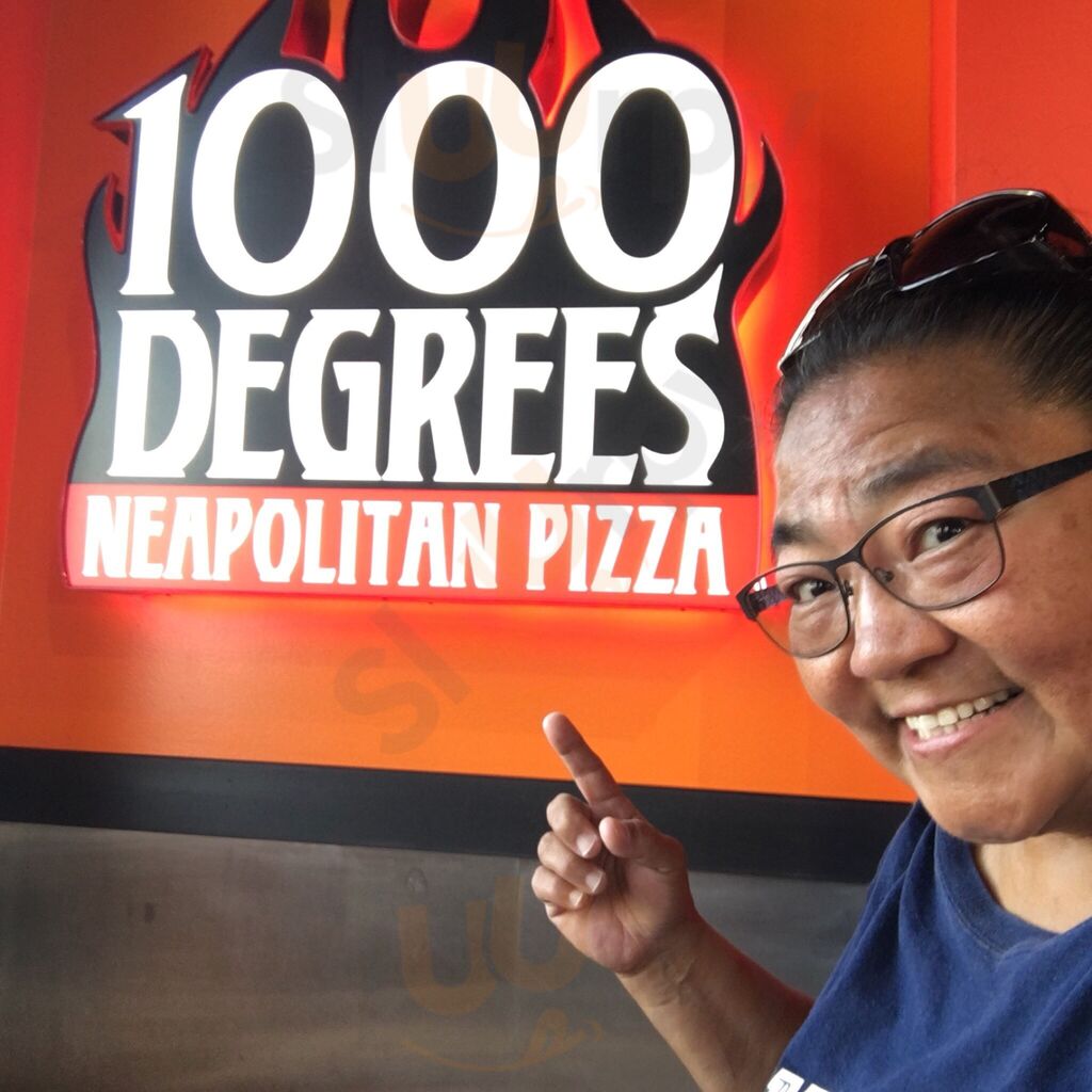 1000 Degrees Pizza Salad Wings
