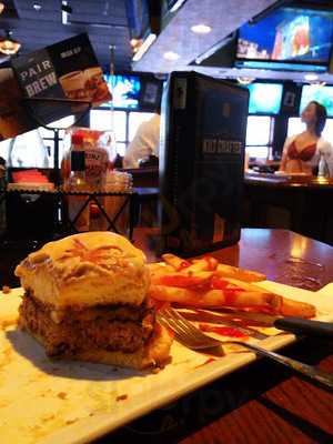 Tilted Kilt Pub And Eatery