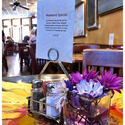 Square Market & Cafe