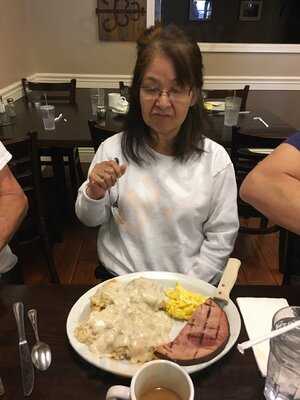 Mj's Downtown Cafe & Bakery