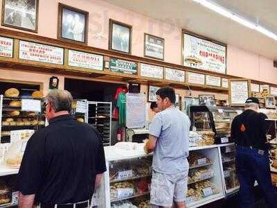 Bommarito Bakery & Wines