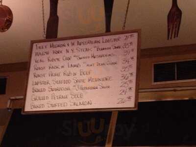 Cap's Oak Street Bar & Grilll