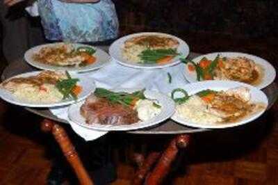 Cap's Oak Street Bar & Grilll