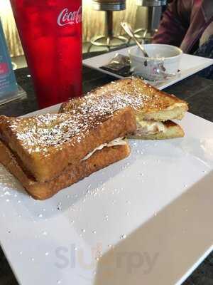 Newton's Paradise Cafe