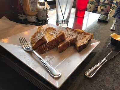 Newton's Paradise Cafe