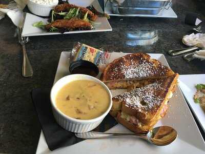 Newton's Paradise Cafe