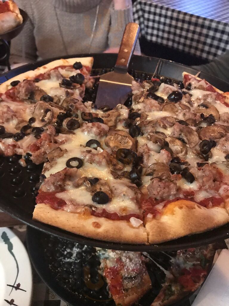 Ang An Eddie's Premium Chicago Style Pizza