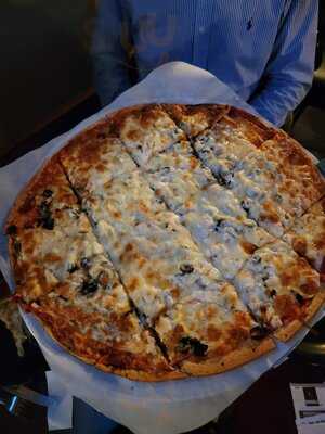 Damon's Sports Bar & Grill