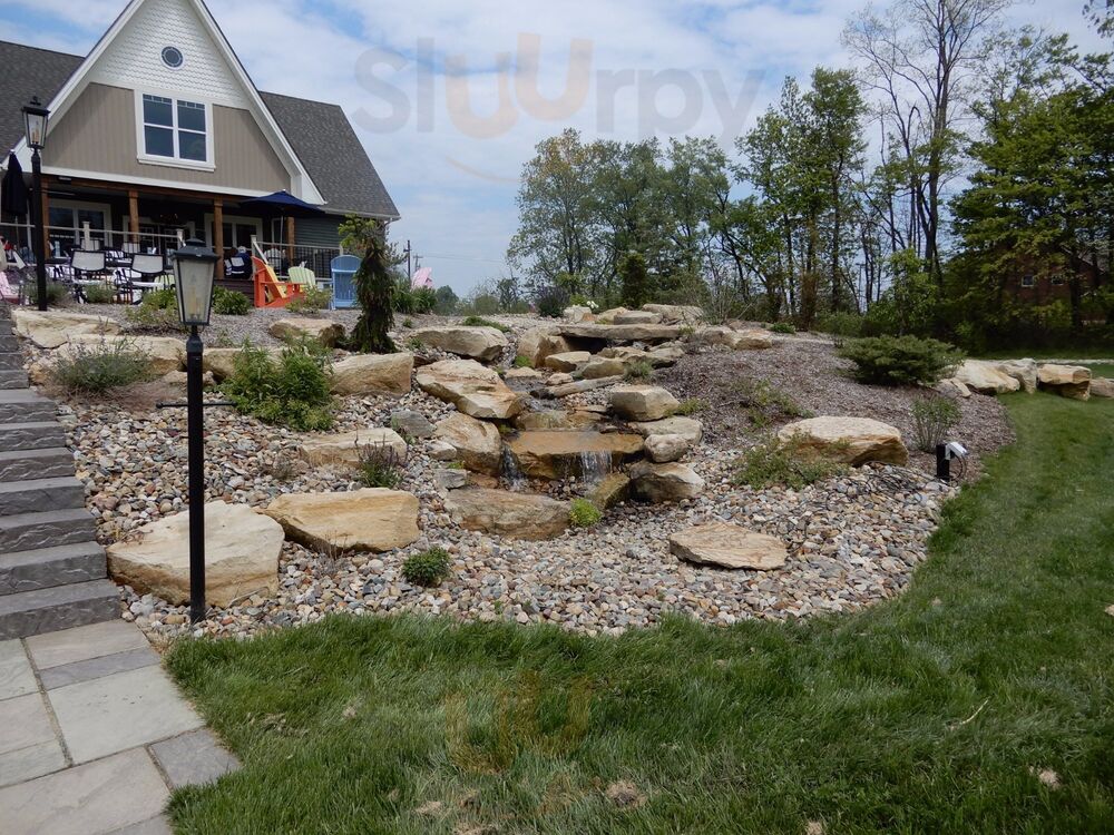 High & Low Winery & Bistro