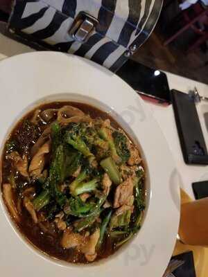 Vanh Dy's Restaurant & Lounge