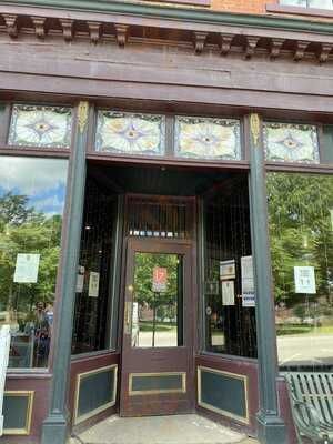 17 Public Square Restaurant & Bar