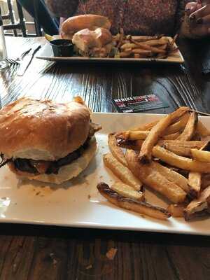 17 Public Square Restaurant & Bar