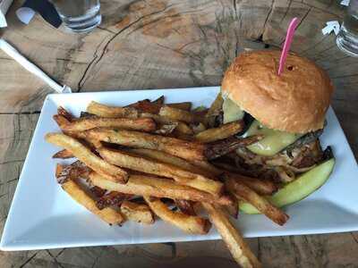 17 Public Square Restaurant & Bar