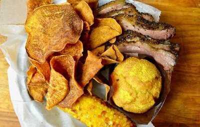 Quetown Bar-b-que And Brews