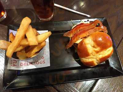 Red Robin Gourmet Burgers And Brews