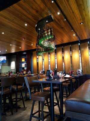 Red Robin Gourmet Burgers And Brews