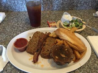 Chris' & Pitt's Restaurant