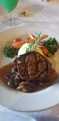 Simon's Cliff House At The Columbia Gorge Hotel