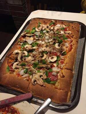 Mickey's Restaurant & Lounge