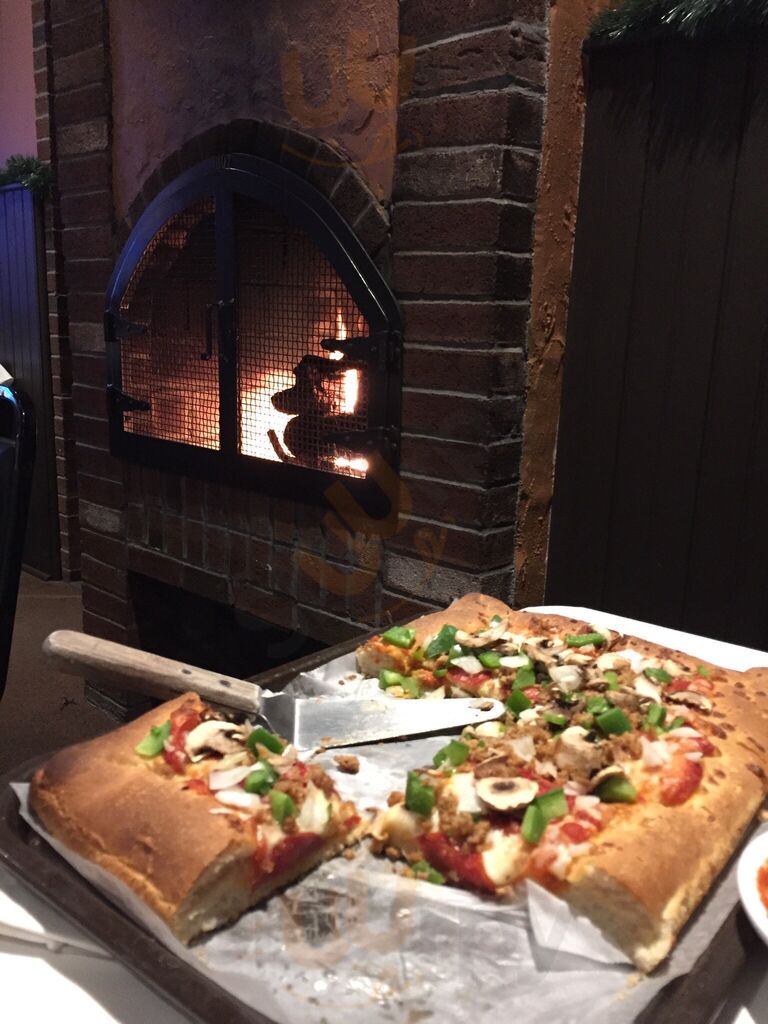 Mickey's Restaurant & Lounge