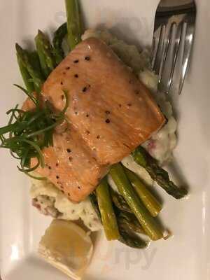 Oxford Waterfront Bistro