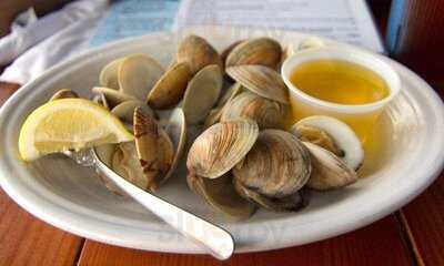 Earle's Inn Pub & Grille