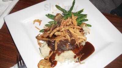 Hilltop Restaurant & Bar