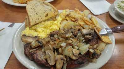 La Port's Pine Restaurant