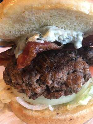 Stella's Bar And Grill