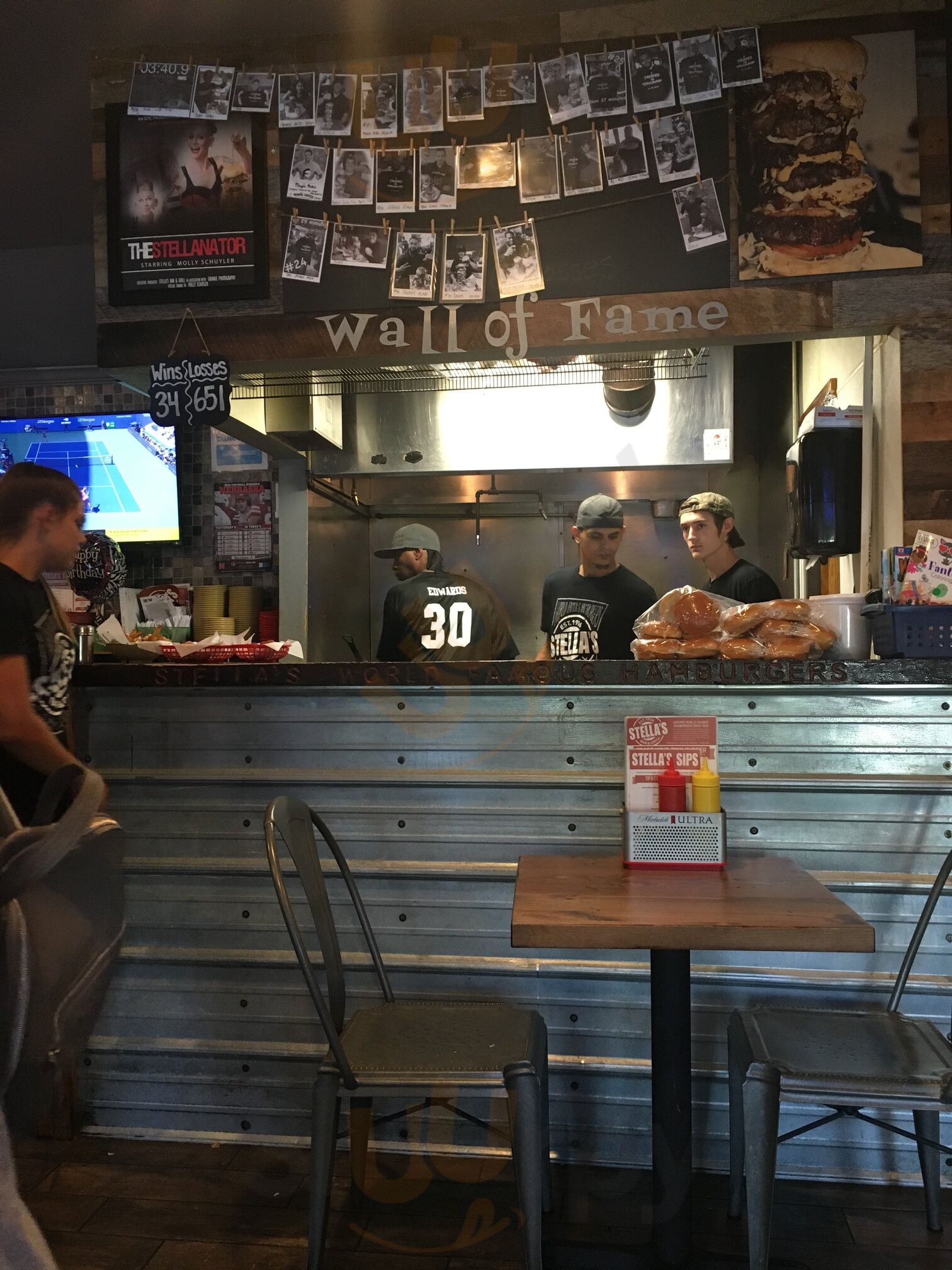 Stella's Bar And Grill