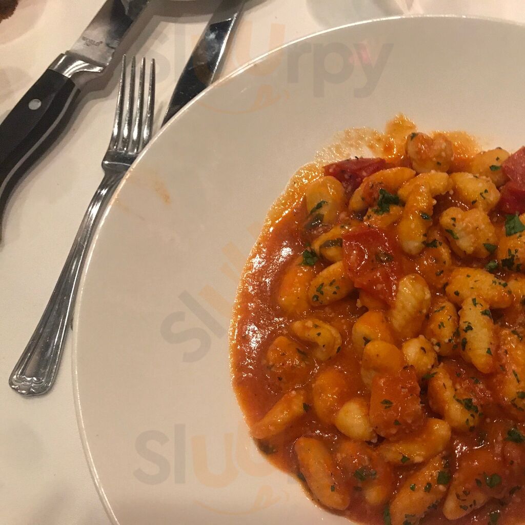 Giovanni's Ristorante & Pizzeria