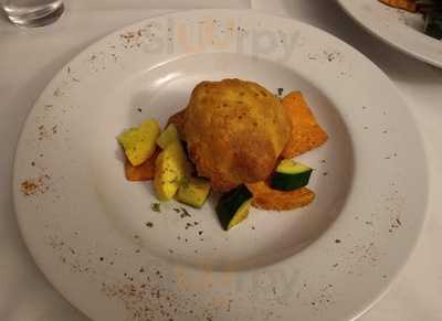 Bizzi's Wine And Cheese Bistro